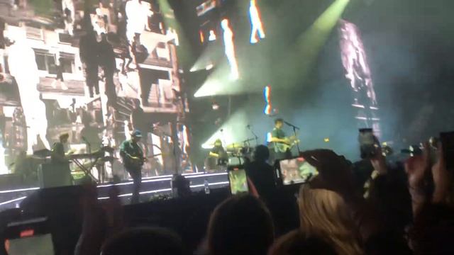 Sam Fender ‘Dead Boys’ from front Seventeen Going Under UK Tour Wembley 01/04/2022 смотреть онлайн