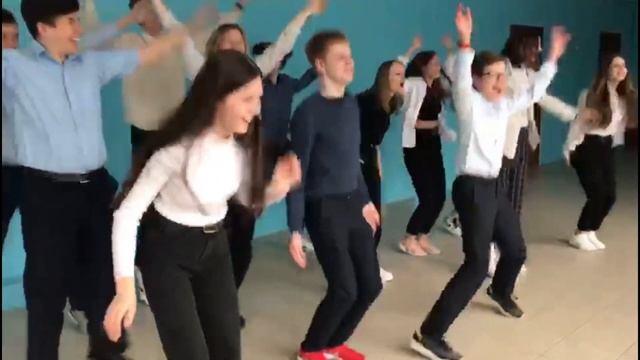 Утреняя зарядка в МБОУ СОШ 95 смотреть онлайн