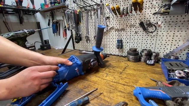 Замена щеток в перфораторе электрическом Dexter 1100RH2-40.5 в сервисном центре Энтузиаст-сервис смотреть онлайн