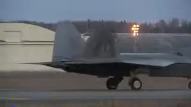 Ф-22 Раптор на военной базе в Аляске.F 22 Raptor
