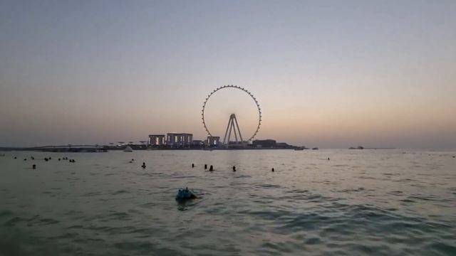 В Шоке от пляжа в Дубае. Где не стоит купаться смотреть онлайн