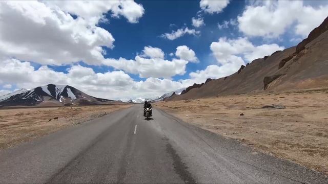 Himalayas on bike - trip to the past Гималаи на мотоцыкле- мир который ты не видел смотреть онлайн