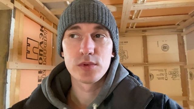 Каркасная баня #5. Красим и монтируем на стены вагонку. смотреть онлайн