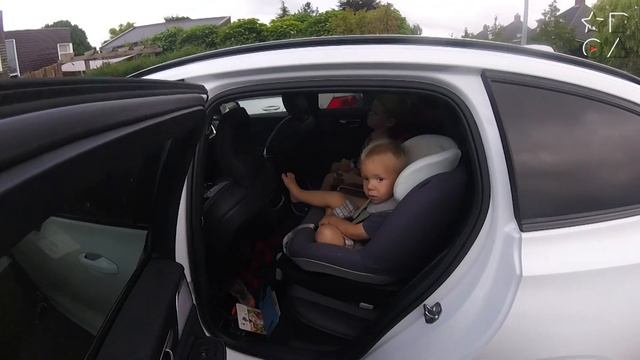 VOLVO V60 T8 R-Design review (NL) смотреть онлайн