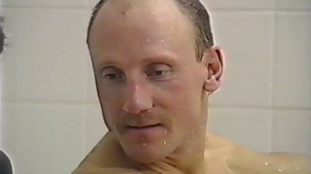 Gary Ablett gets interviewed in a bathtub смотреть онлайн