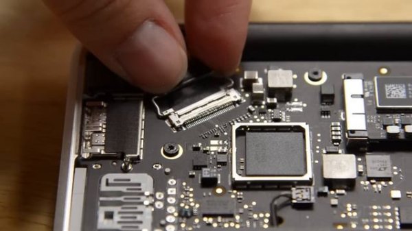 MacBook Air 13" (Early 2015) Reassembly!