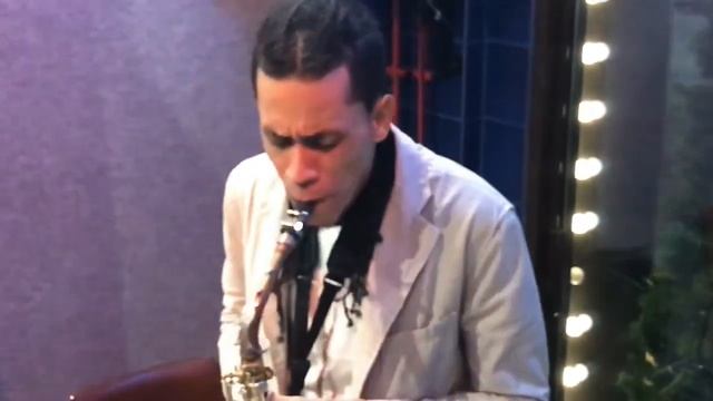 Саксофонист Иван Гвардиола /Ivan Guardiola - лаунж, джаз, лэтин. смотреть онлайн