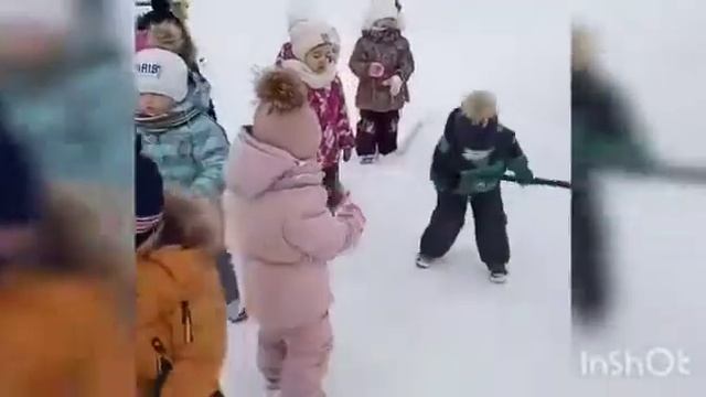 Зимние прогулки являются лучшим средством укрепления здоровья, повышения иммунитета у детей. смотреть онлайн