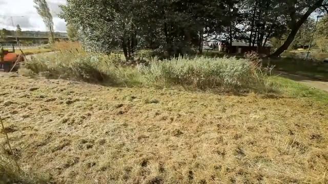 Цеповая косилка Husqvarna для райдера P 525D в действии смотреть онлайн