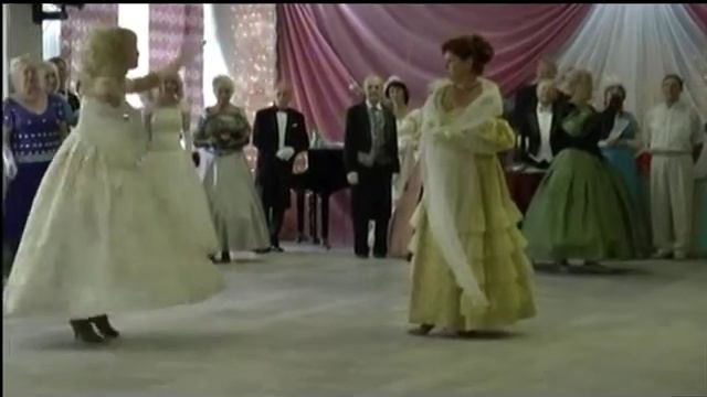 Дама просто приятная и дама приятная во всех отношениях... смотреть онлайн