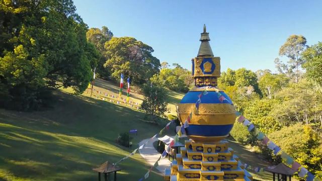 A visit to the Crystal Castle - Byron Bay - Australia - Short Version смотреть онлайн