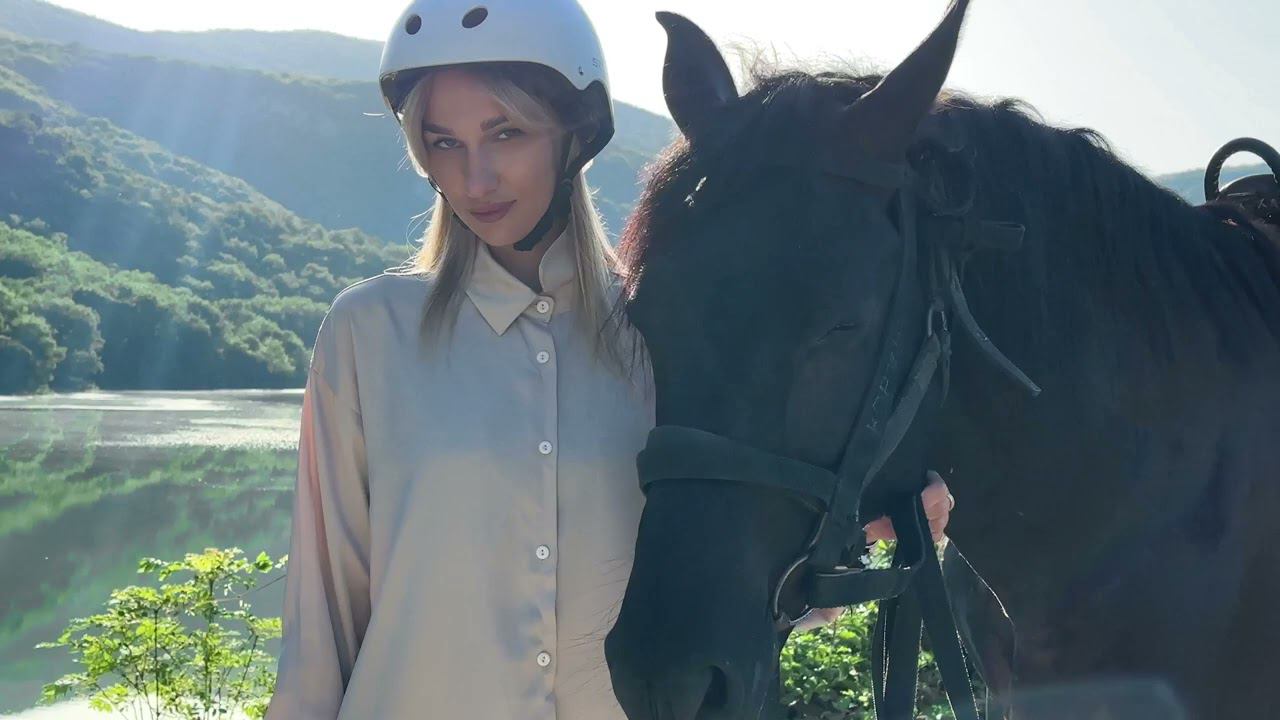 Конные прогулки в Геленджике с КВАДРО93 смотреть онлайн