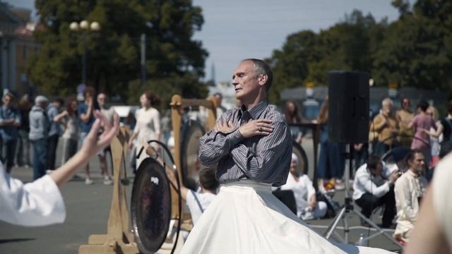 3.06.2018: "КРУЖЕНИЯ ПОД ЖИВУЮ МУЗЫКУ НА ДВОРЦОВОЙ 2018" Международный флешмоб за мир в мире смотреть онлайн