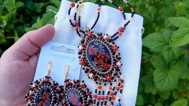 Комплект. Вышивка и плетение бисером. смотреть онлайн
