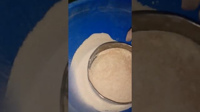 пшеницу перемолоть в муку на зернодробилке Минск МЗТ часть 2 смотреть онлайн