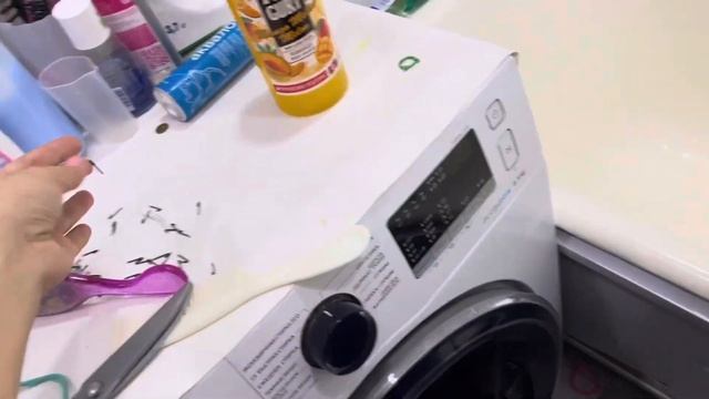 Как распутать длинные волосы из круглой расчески | How to untangle hair from a comb смотреть онлайн