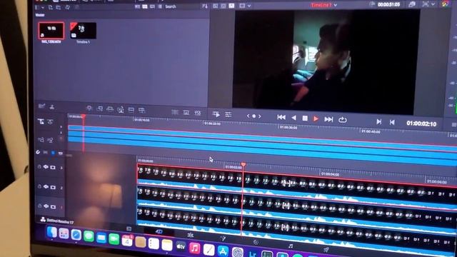 Macbook Pro 2021 (14" base) vs Thinkpad X1 Extreme Gen 2 - Testing DaVinci Resolve смотреть онлайн