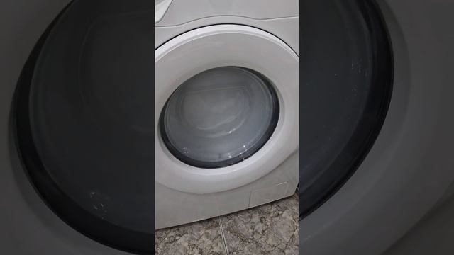 Стиральная машинка Samsung сама удаляет пену от моющего средства смотреть онлайн