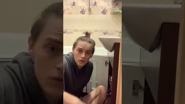 Что делать, если из крана постоянно течет вода смотреть онлайн