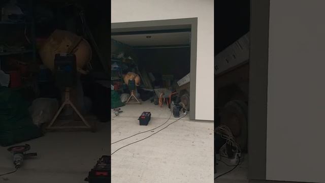 Навіс з сонячних панелей для авто