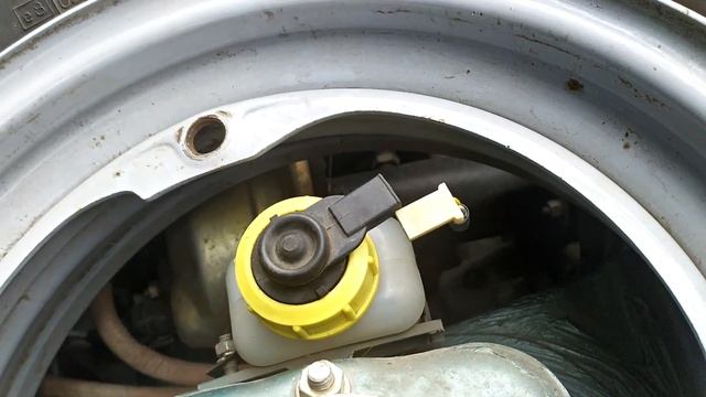 СЛАВИК #24 Уходит тормозная жидкость на ЗАЗ-1103 Славута / Таврия смотреть онлайн