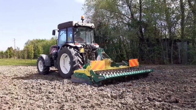 NEW HOLLAND T4.110F FIAT CENTENARIO + ERPICE ROTANTE DISSODATORE MORENI 2,5 METRI смотреть онлайн