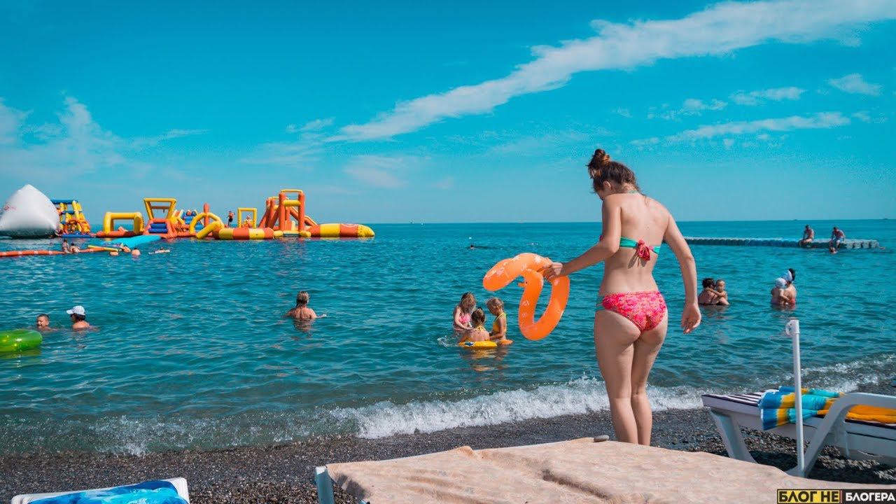 Пляжи в Алуште. Сколько туристов в Крыму. Столько народу Крым не видел давно смотреть онлайн
