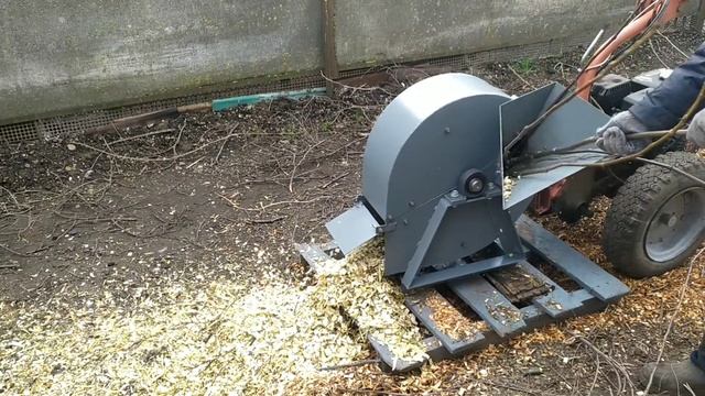 Измельчитель - щепорез веток для трактора. смотреть онлайн