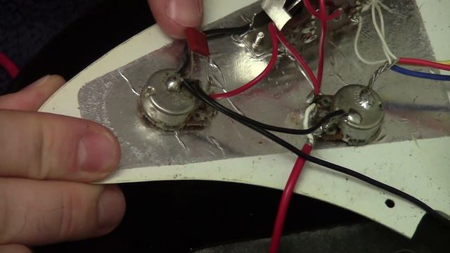 How to Troubleshoot & Repair an Electric Guitar смотреть онлайн