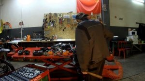 Разборка лодочного мотора Suzuki DF25 V-Twin.