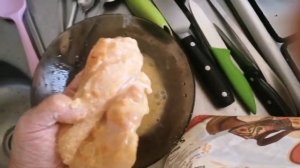 Как правильно жарить отбивные, сначала в муку или яйцо?