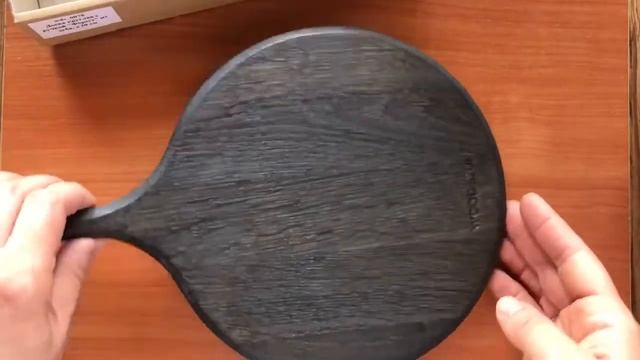 Распаковка деревянной разделочная доски с ручкой (круглая Woodstuff 20 см Коричневая) смотреть онлайн