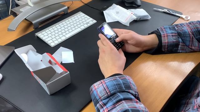Кнопочный телефон в 2К19, разбираемся зачем смотреть онлайн