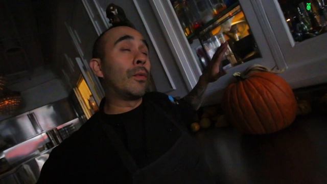 PASTRY CHEF GETTING SPOOKY ON HALLOWEEN 2017 | FUNNY MOMENTS смотреть онлайн