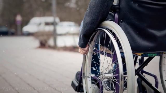 Многодетная официантка сжалилась над бомжом и кормила его остатками еды. Но об этом узнал... смотреть онлайн