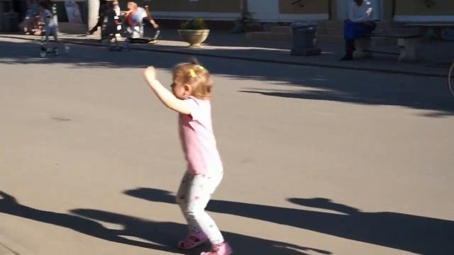 Руно Кай на Соборной улице Гатчины 16.06.19г. смотреть онлайн