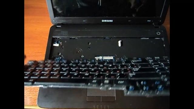 Замена клавиатуры на ноутбуке Samsung R540 смотреть онлайн