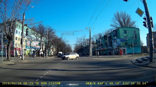 Забрать права без возможности восстановления (Ланос объезжает стоящих на светофоре) смотреть онлайн