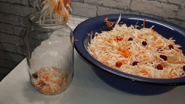 Квашеная капуста с клюквой. Сочная и хрустящая! (720p).mp4