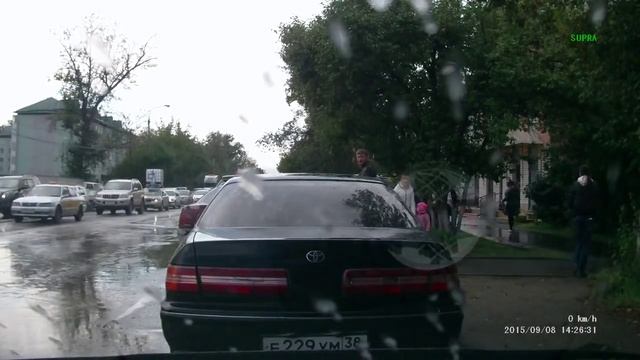 Иркутск, облил маму с ребенком смотреть онлайн
