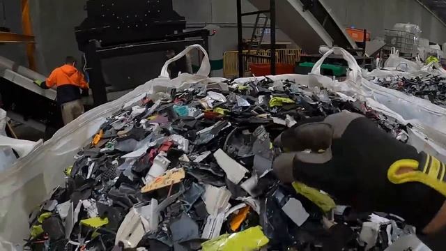 Recycling Plastic from Keyboards & E-Waste смотреть онлайн