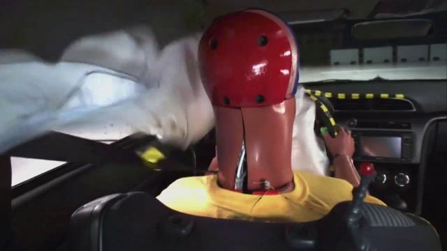 2014-2016 Scion tC/Toyota Zelas IIHS Small-Overlap Crash Test смотреть онлайн