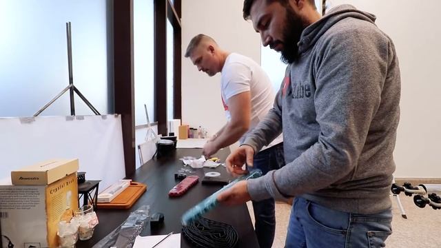 ?✔️ Como montar fondos fotográficos de papel para un estudio | Julian Marinov смотреть онлайн