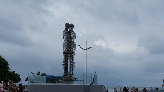 Знаменитая скульптура Али и Нино в Батуми смотреть онлайн