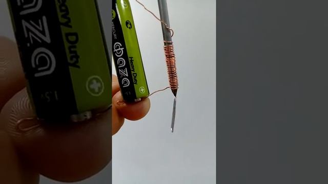 Как сделать магнит из проволоки и батарейки смотреть онлайн