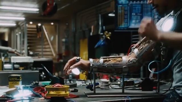 Тони Старк создаёт броню железного человека (Mark II) Железный человек Iron Man смотреть онлайн