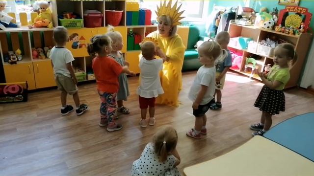 "Рисуем солнышко ладошками" смотреть онлайн