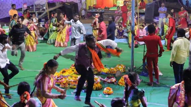 #Hara srinivasa kolatam Gopikrishna kolatam#Bodulabanda Bathukamma Festival kolatam | |8096499865 смотреть онлайн