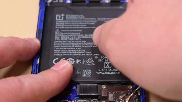 OnePlus 8 Pro Teardown: Flagship Specs, Flagship Repairability?