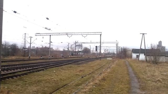 Поезд №132 Львов - Харьков прибывает на ст. Дубно смотреть онлайн